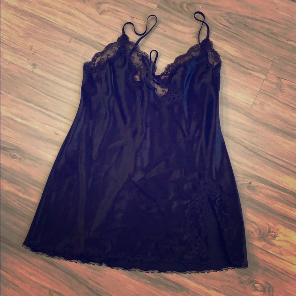 VICTORIA’S SECRET CAMI SLIP